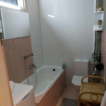 Feidum Quarters Flat شقة