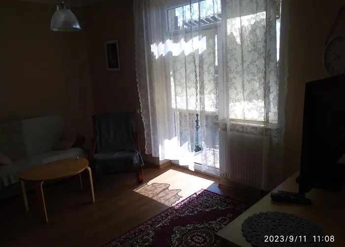 Feidum Quarters Flat *