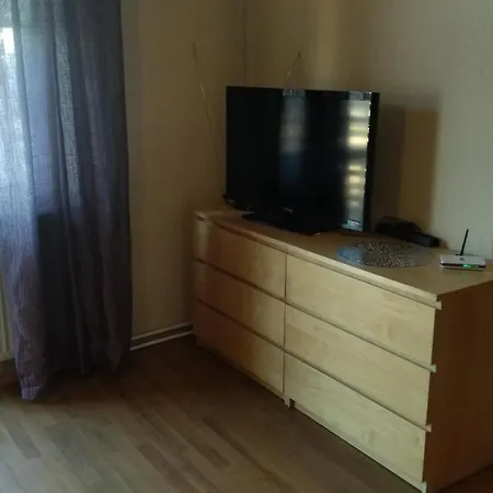 Feidum Quarters Flat