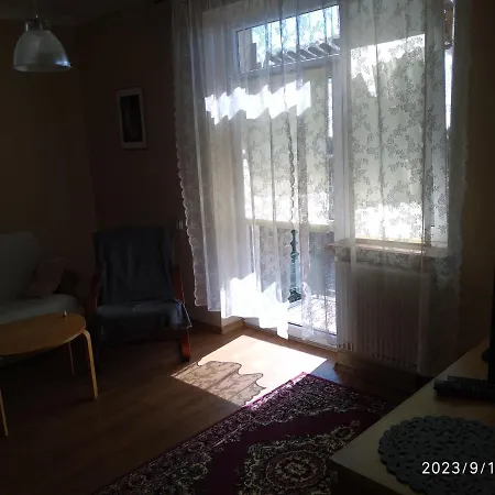 Feidum Quarters Flat *